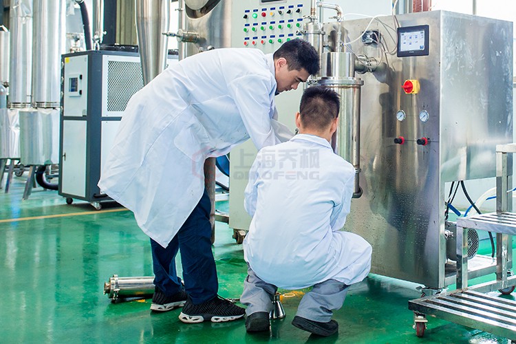 小型噴霧干燥機(jī)的基本知識(shí)于注意事項(xiàng)?